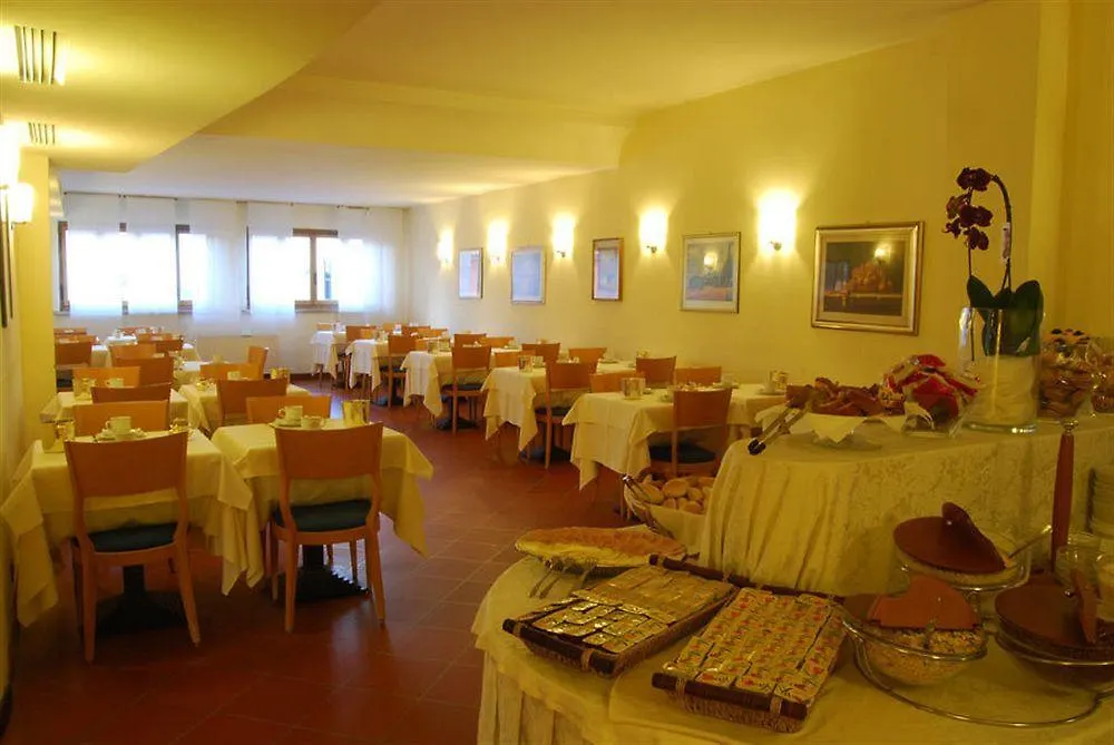 Hotel Napoleon Lucques 4*,