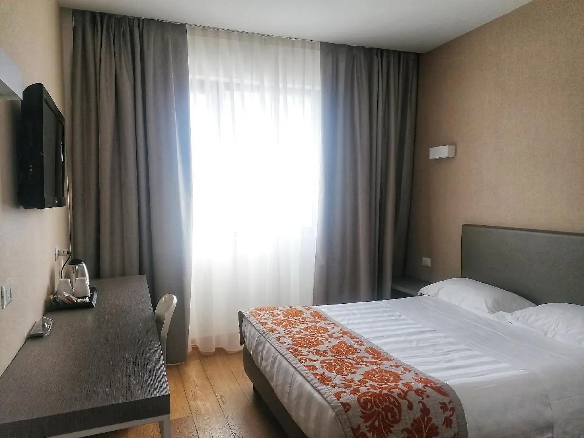 Hotel Napoleon Lucques 4*,